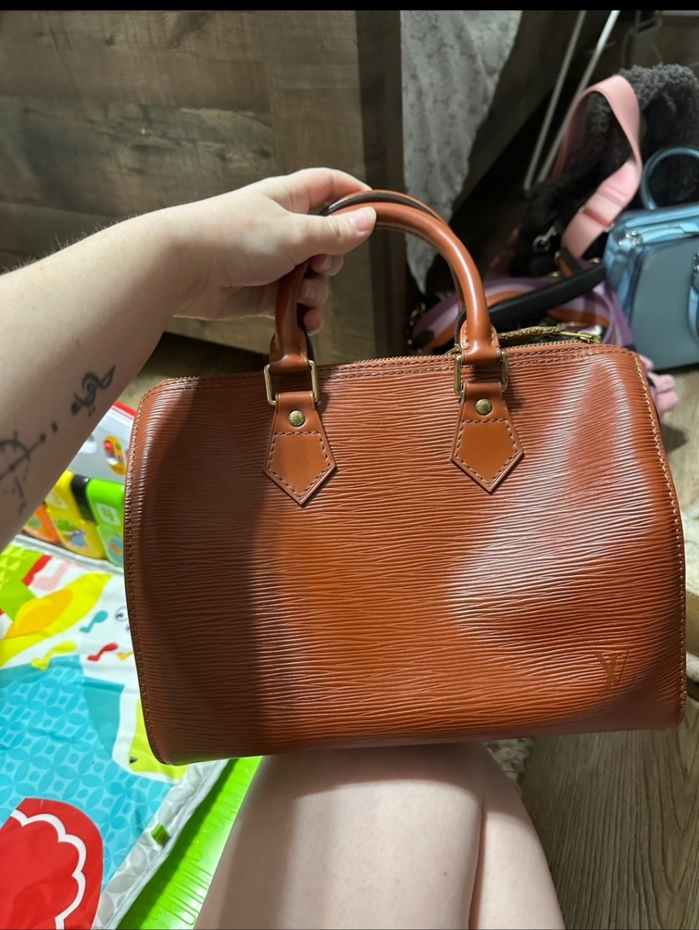 Lv Speedy 25 Epi Leather